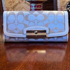 Coach Tan and Cream Signature Wallet NWT beautiful